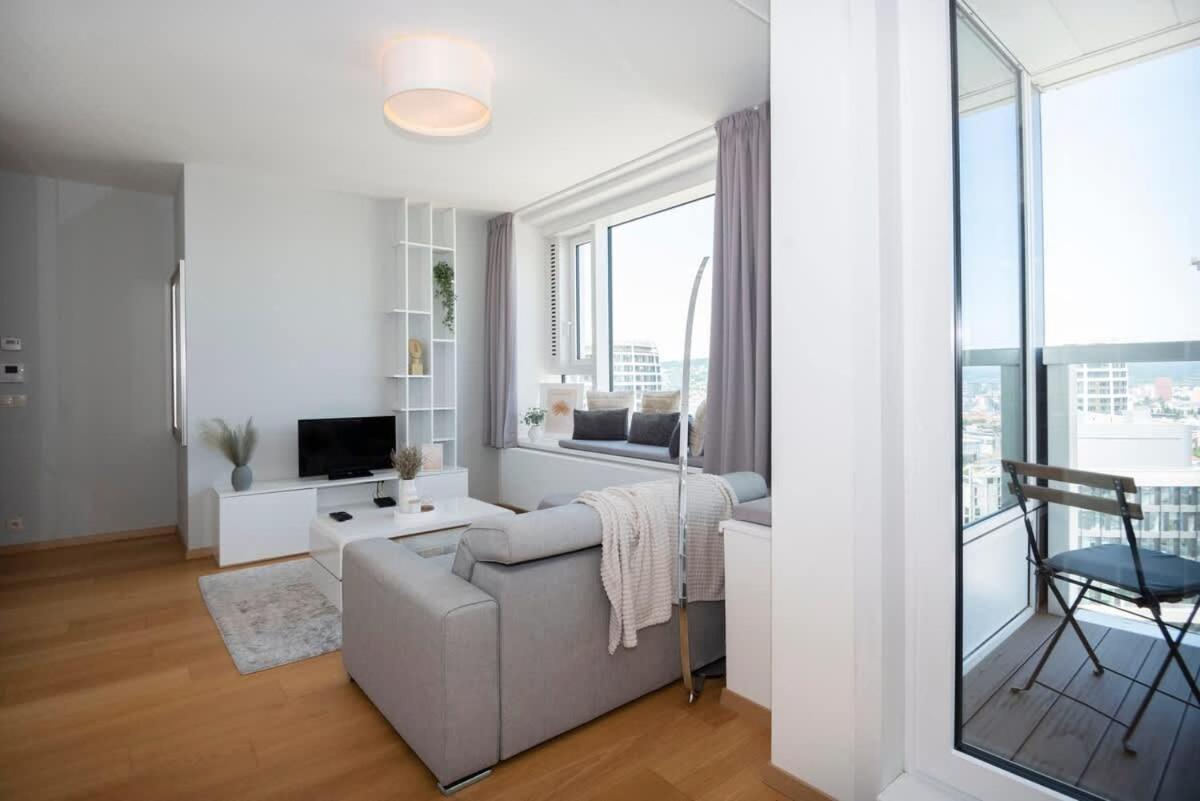 Luxury 1Bdrm On The 28Th Floor Bratislava Exterior foto